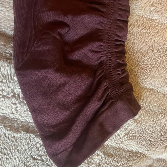 Lululemon maroon cropped ruched leggings - Picture 6 of 8